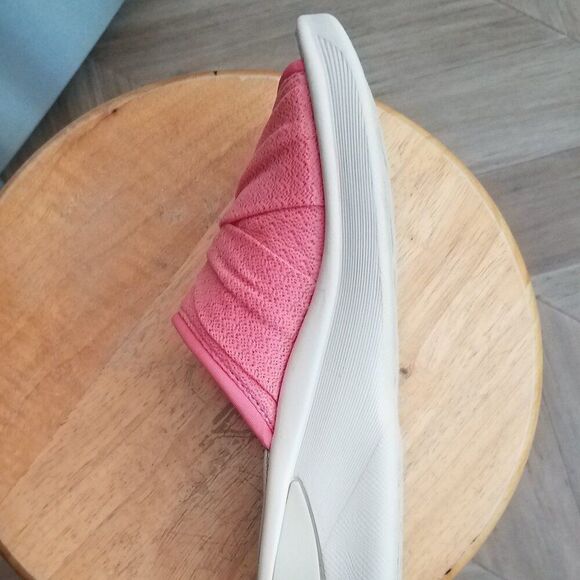 BZEES Smile Wedge slip-on sandals - Picture 3 of 7